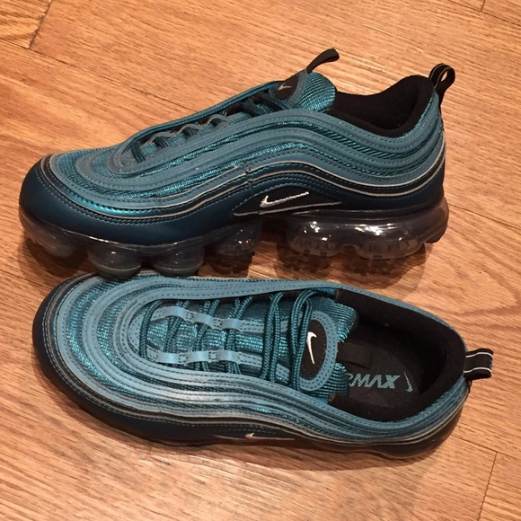 Nike Air VaporMax Sneakers - Picture 1 of 5